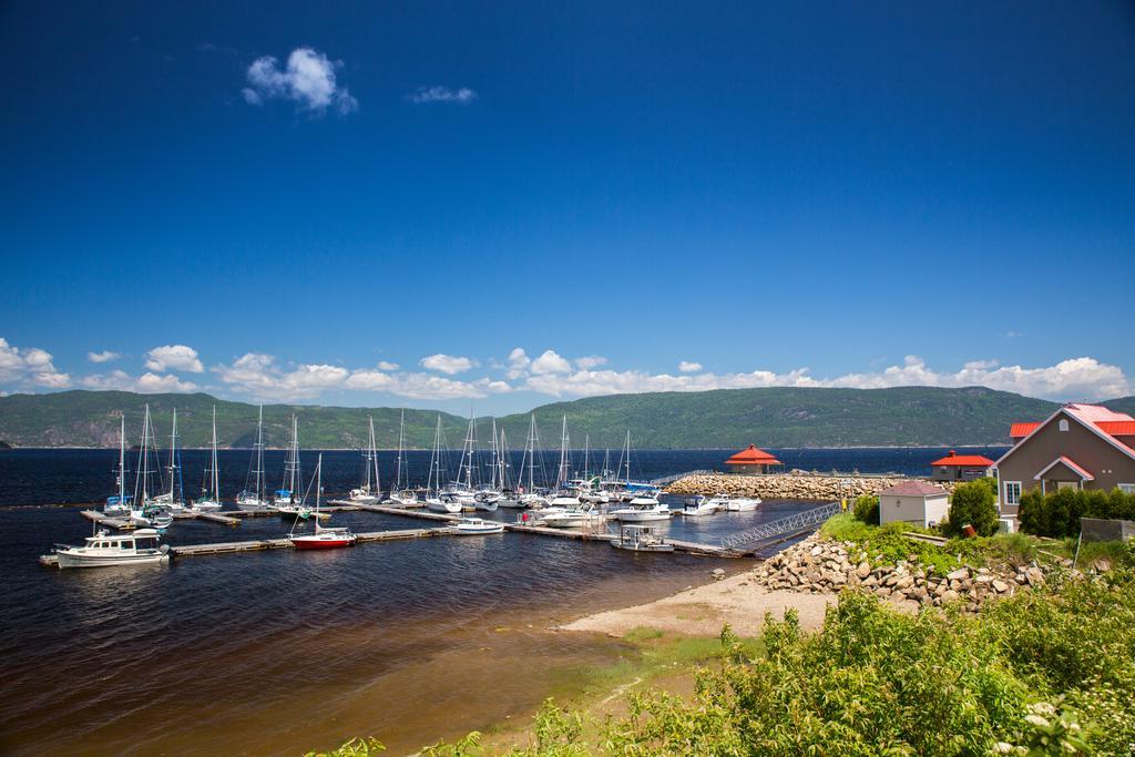 Chalets Condos Sur Le Fjord L'Anse-Saint-Jean Exterior photo