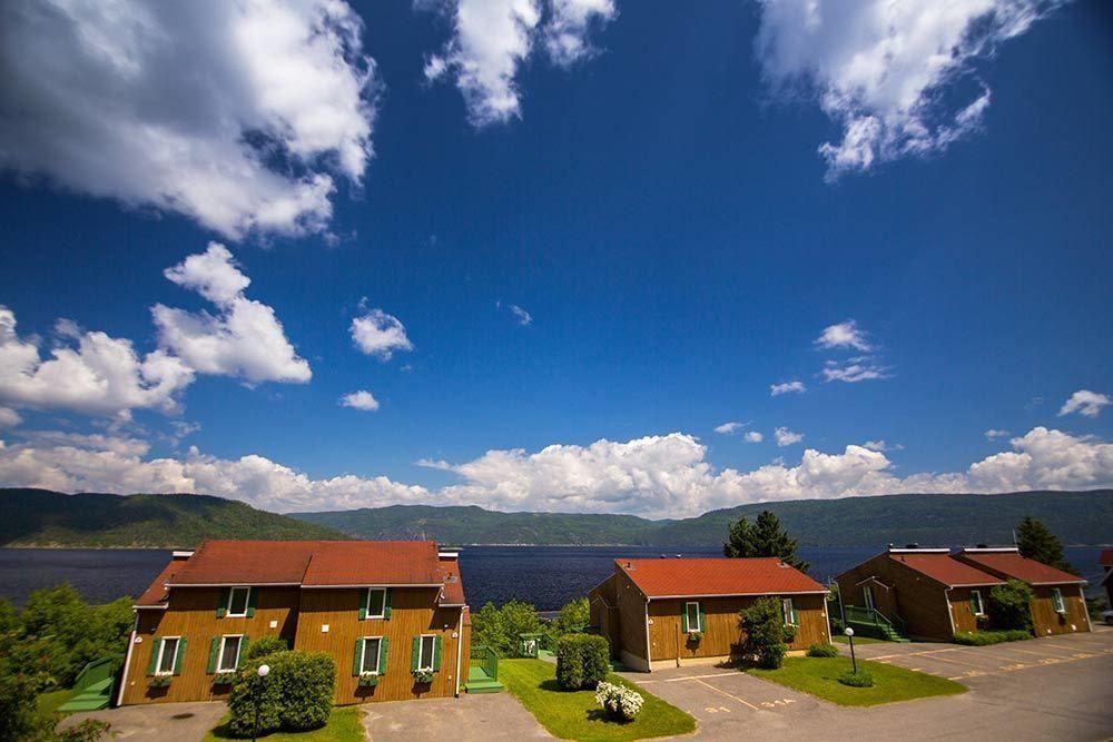 Chalets Condos Sur Le Fjord L'Anse-Saint-Jean Exterior photo